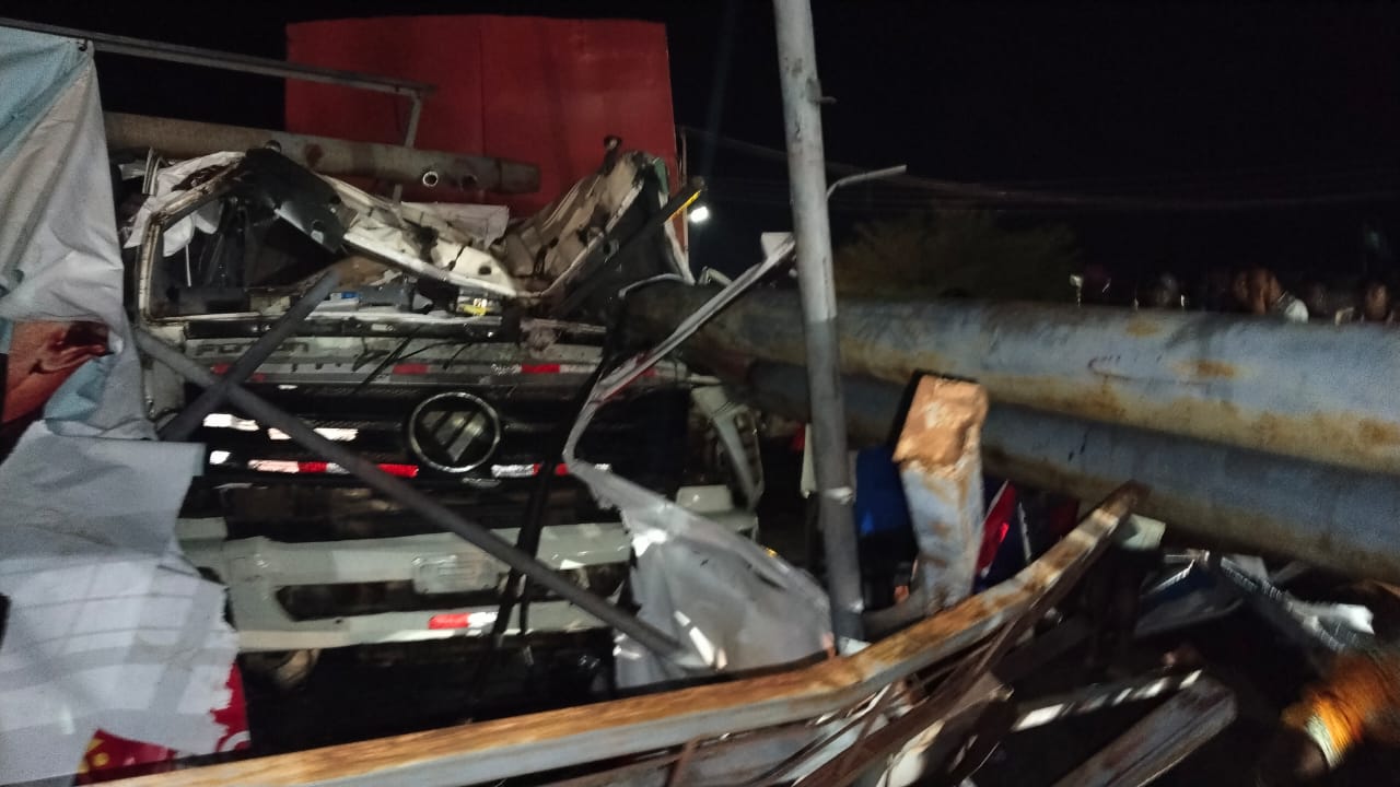 Rainfall: Driver Trapped as Billboard Falls on Coca-Cola Truck in Osogbo